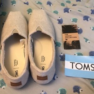 Brand new Toms Classic flat with shearling liner